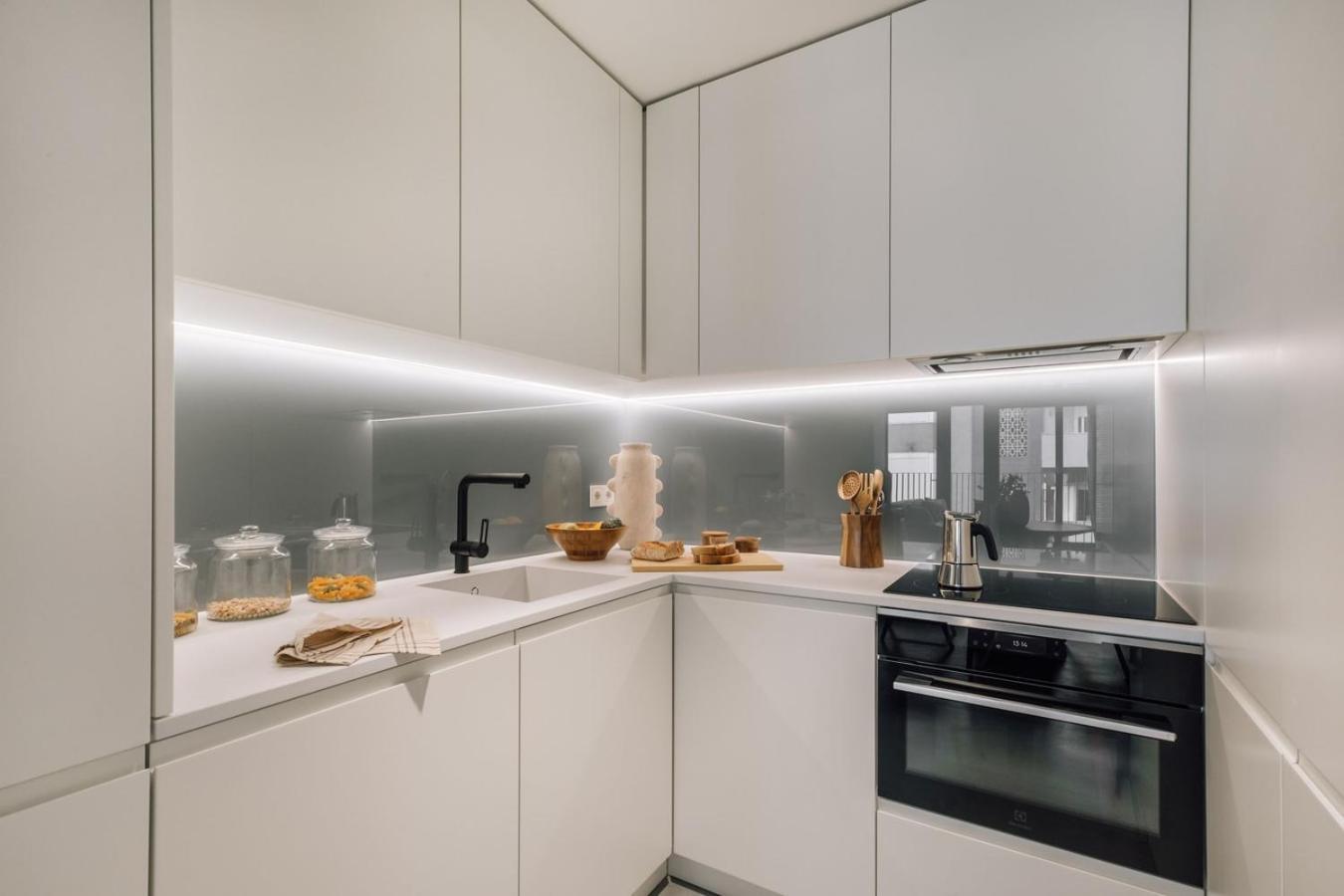 Fuseta - 2 Bedrooms And Parking In Santo Antonio * Lissabon